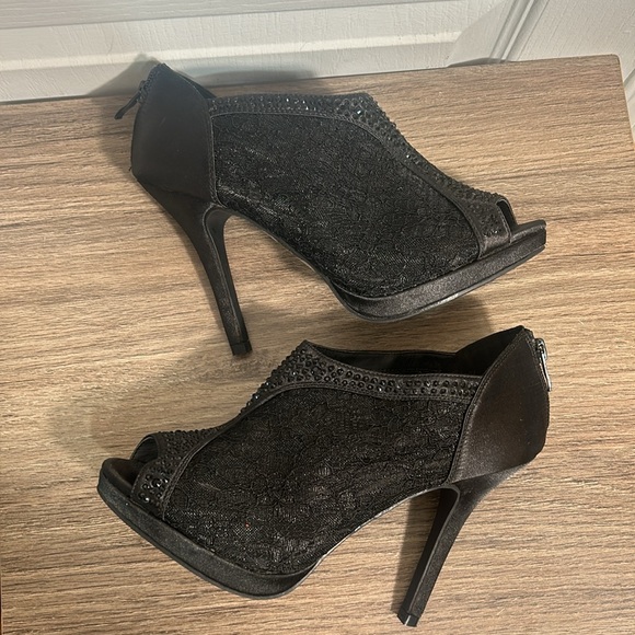 MICHAELANGELO BLACK LACE BEADED HIGH HEELS BACK ZIPPER SANDALS SIZE 8 - Picture 9 of 10